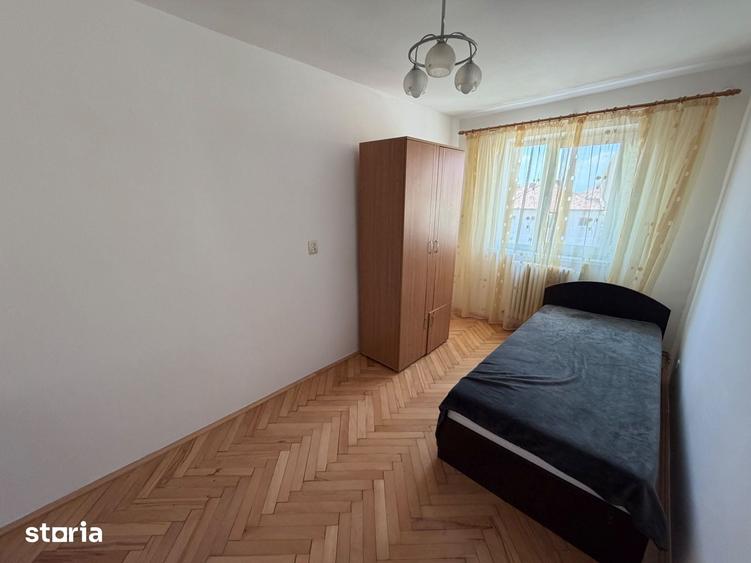 Apartament cu 3 camere în Cetate