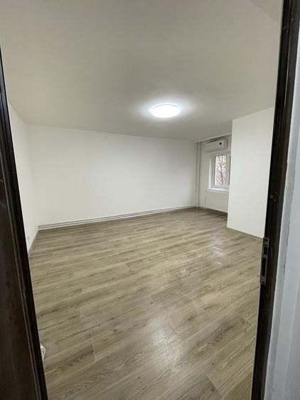Apartament cu 3 camere decomandat, mobilat în Virtuții