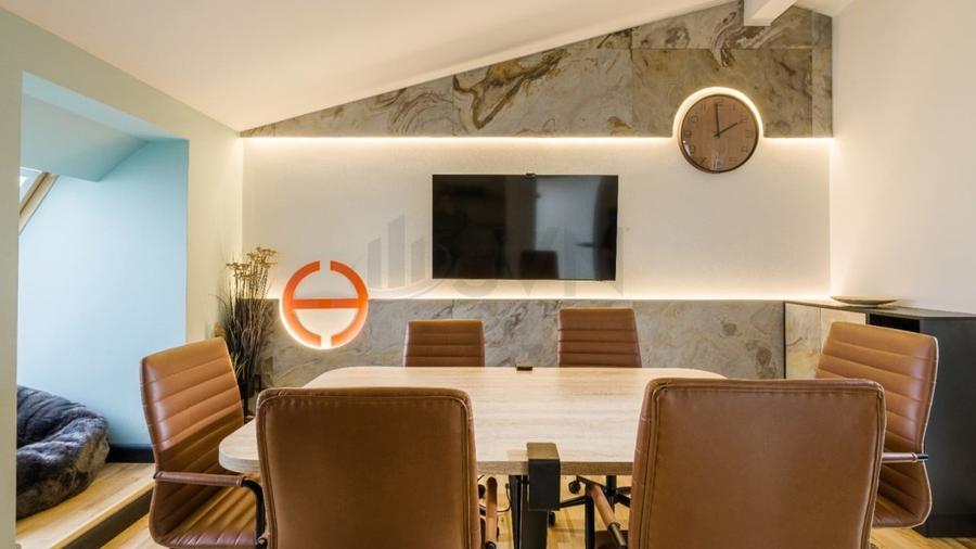 Apartament cu 4 camere decomandat, mobilat în Primăverii