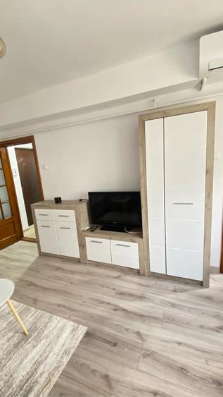 Garsonieră decomandată în Unirii Centru