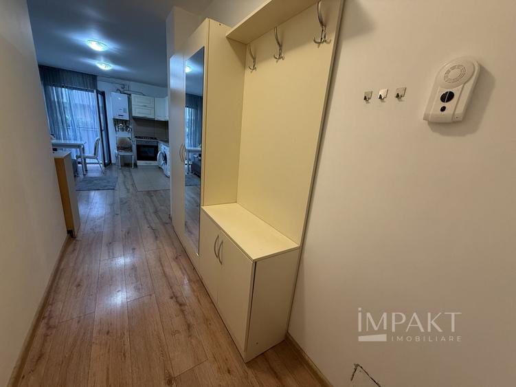 Apartament cu 3 camere semidecomandat, mobilat în Între Lacuri
