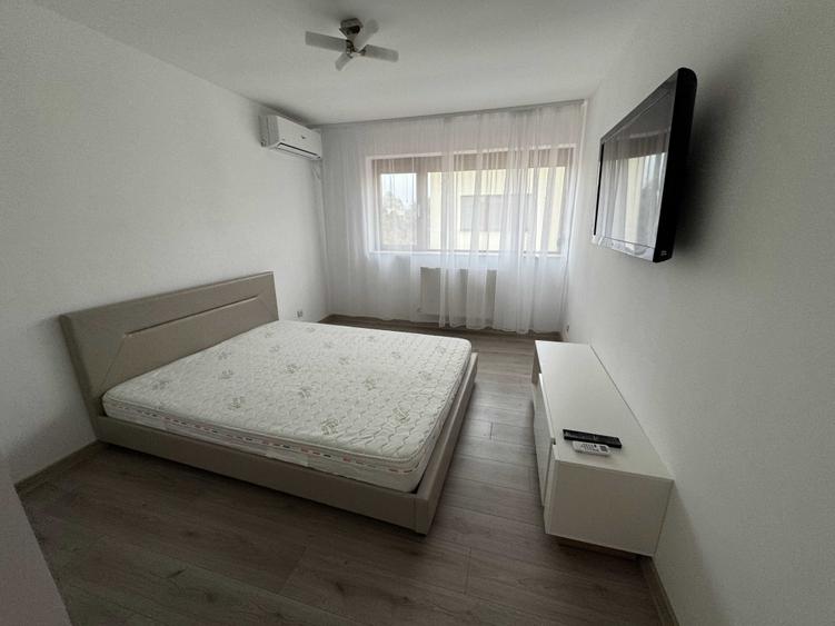 Casă cu 4 camere în 1 Decembrie