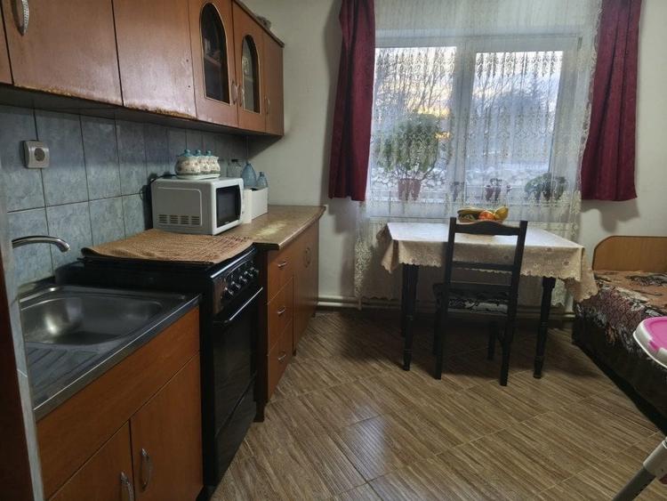 Casă cu 5 camere cu Teren 1000 Mp în Grămești