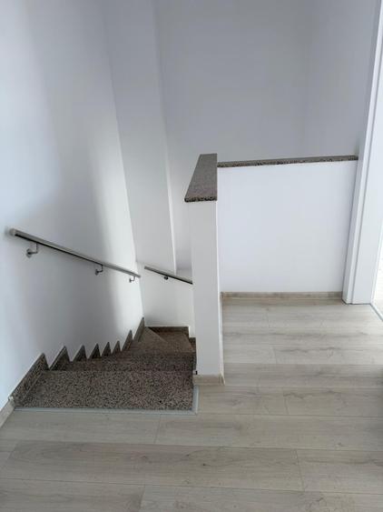 Penthouse cu 3 camere decomandat în Parcul Carol