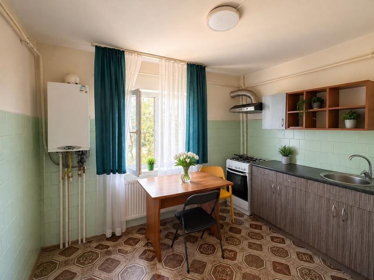 Apartament cu 3 camere decomandat în Central