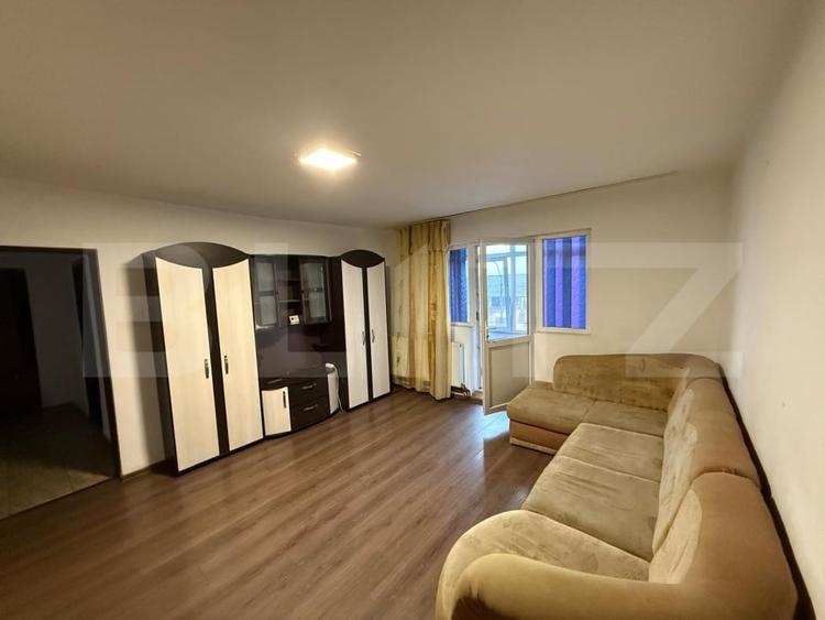Apartament cu 2 camere semidecomandat, mobilat în Micro 11