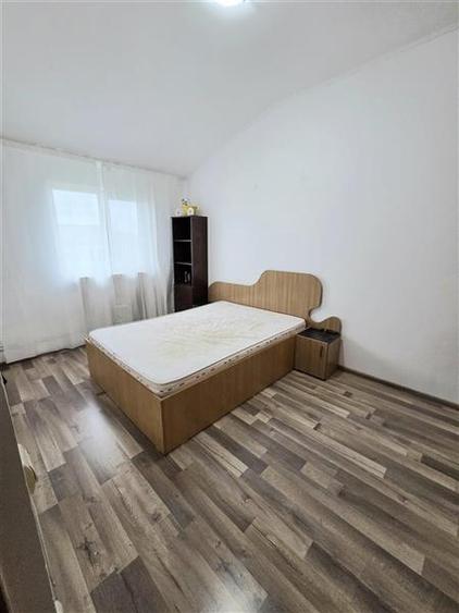 Apartament cu 2 camere semidecomandat în Km 4-5