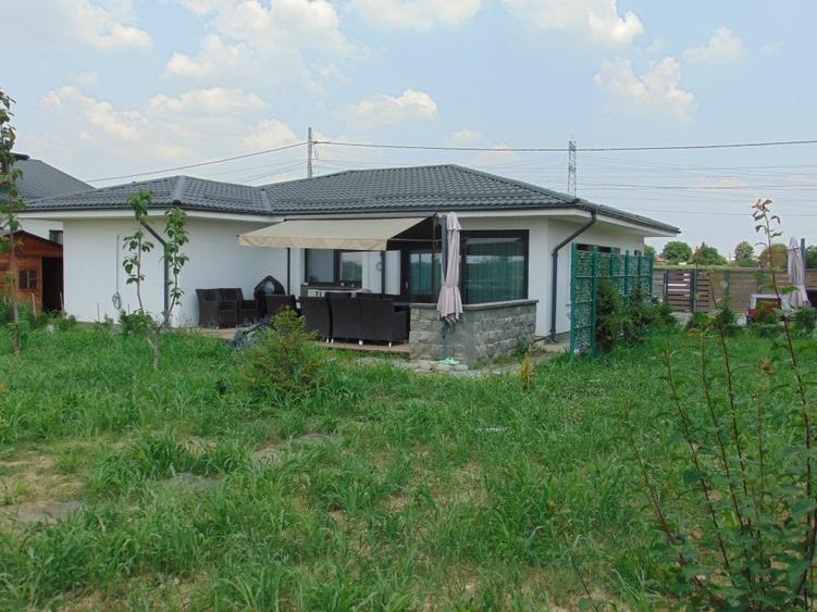 Casă individuală cu 3 camere cu Canalizare în Tărtășești