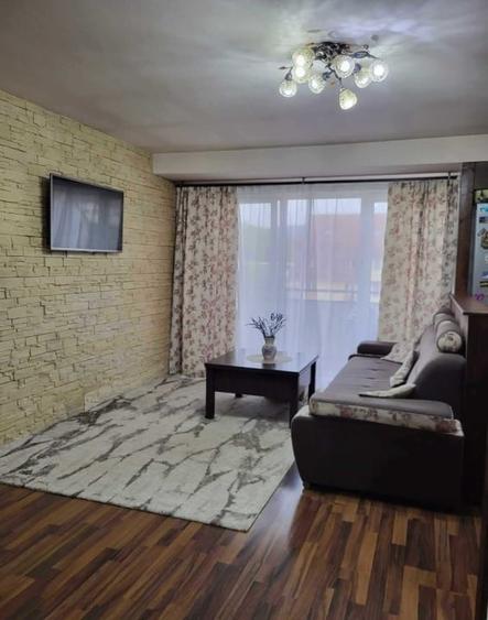 Apartament cu 3 camere semidecomandat, mobilat în Florești