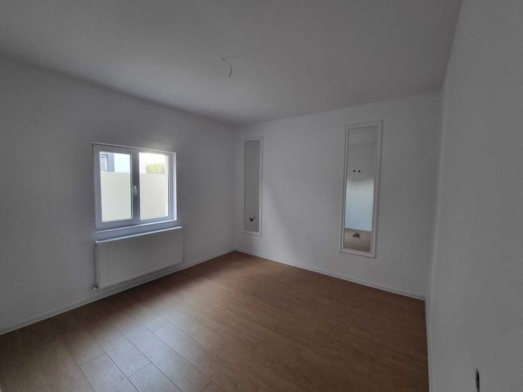 Casă cu 3 camere cu Teren 200 Mp în Lumina