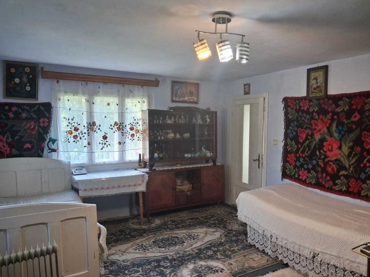 Casă cu 4 camere în Mălini