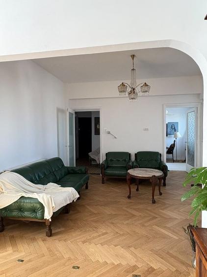Apartament cu 4 camere decomandat în Calea Victoriei