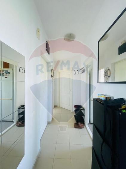 Apartament cu 2 camere semidecomandat, mobilat în Băneasa