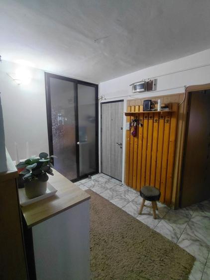 Apartament cu 4 camere decomandat în Vitrometan