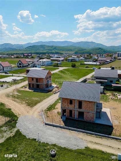 Casă cu 5 camere cu Teren 400 Mp în Central