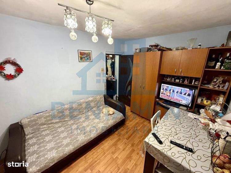 Apartament cu 2 camere semidecomandat în Craiovița Nouă