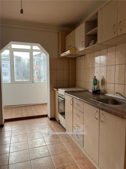Apartament cu 3 camere decomandat în Nicolina