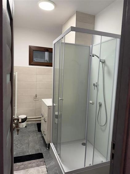 Apartament cu 2 camere semidecomandat, mobilat în Podu Roș