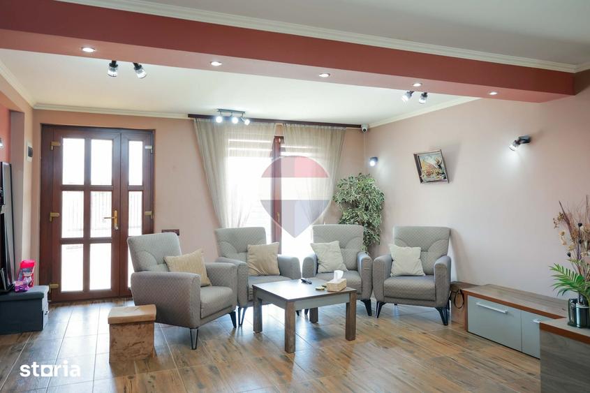 Casă cu 5 camere cu Teren 505 Mp în Central