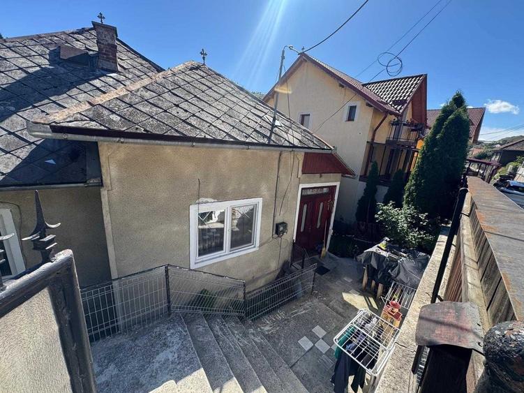 Casă cu 3 camere în Central