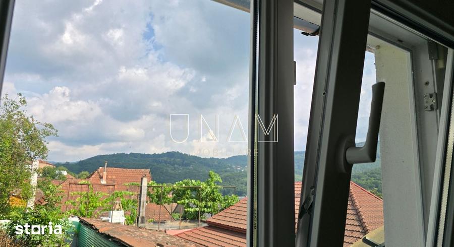 Casă cu 4 camere cu Teren 200 Mp în Muncitoresc