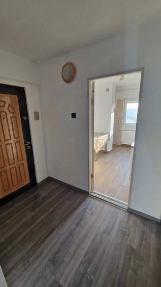 Apartament cu 3 camere decomandat în Girocului