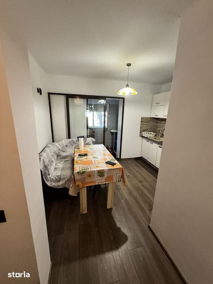 Apartament cu 3 camere decomandat în Far
