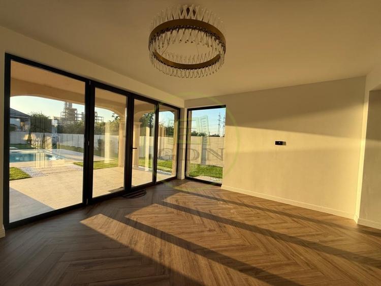 Casă individuală cu 4 camere cu Piscina în Bariera Vâlcii