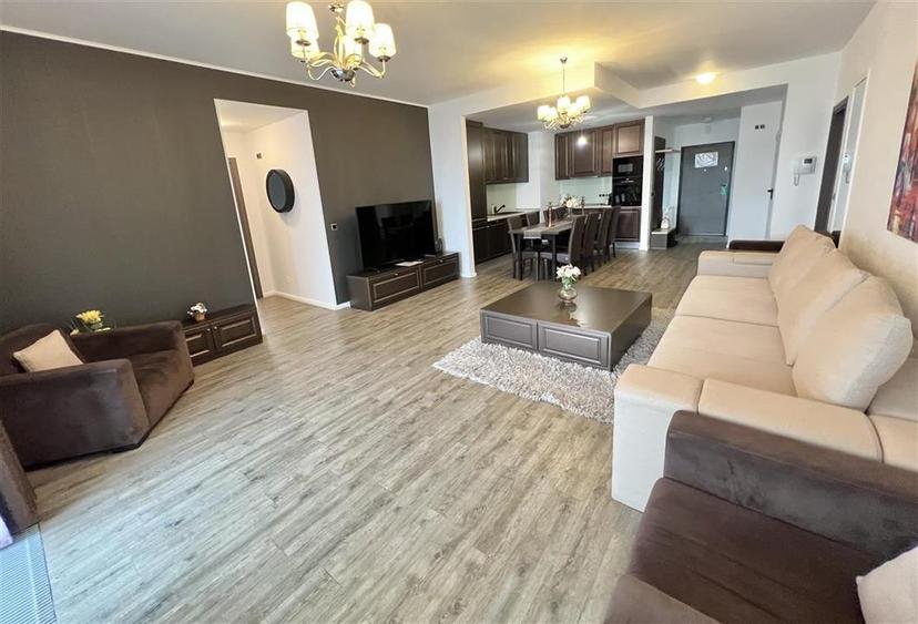 Apartament cu 4 camere decomandat, mobilat în Poiana Brașov