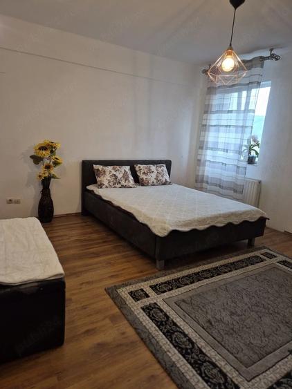 Apartament cu 3 camere semidecomandat, mobilat în Florești