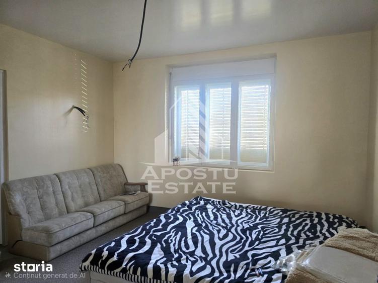 Casă cu 4 camere semidecomandat cu Teren 1440 Mp în Central