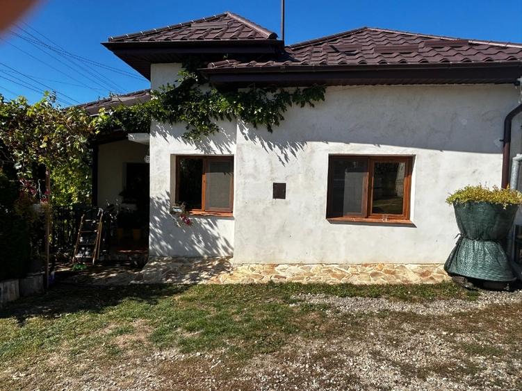Casă individuală cu 4 camere cu Garaj în Albota
