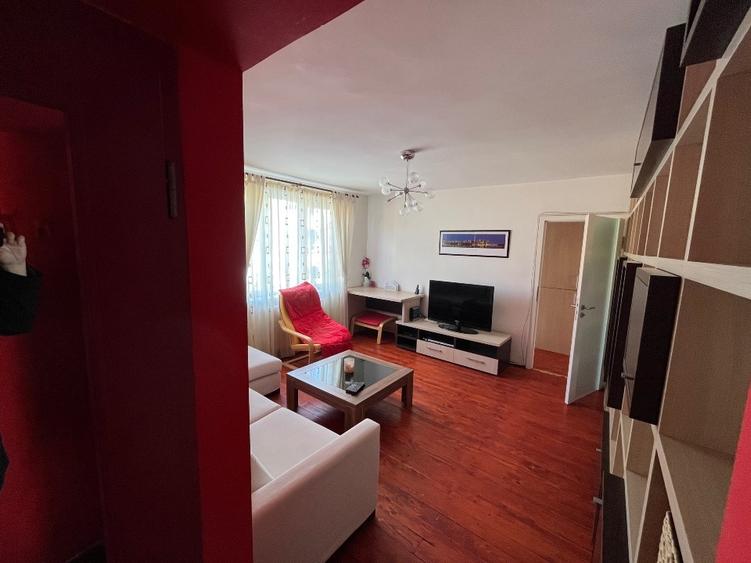 Apartament cu 2 camere semidecomandat, mobilat în Ultracentral