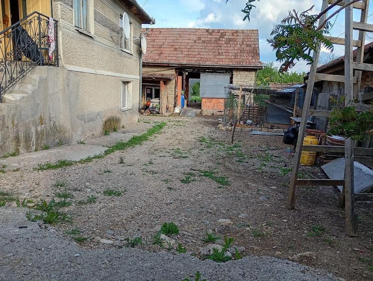 Casă cu 2 camere cu Teren 1400 Mp în Nădășelu
