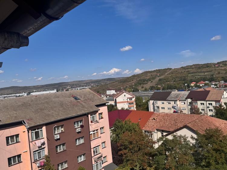Apartament cu 3 camere decomandat în Exterior Vest