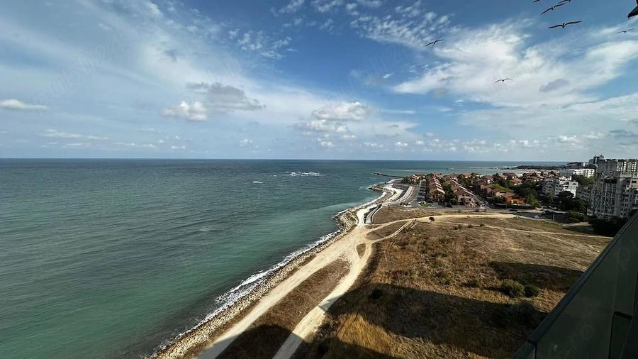 Apartament cu 4 camere decomandat în Faleza Nord