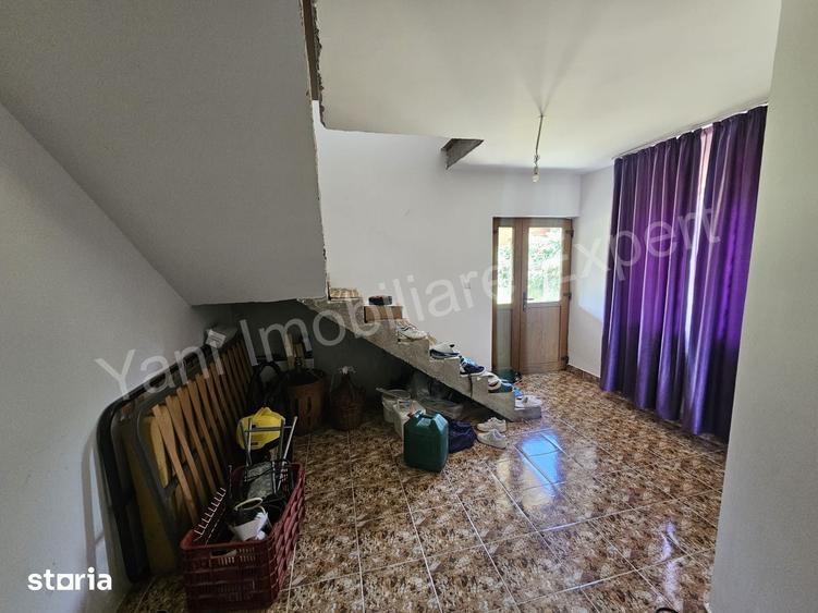 Casă cu 5 camere cu Teren 2351 Mp în Albești