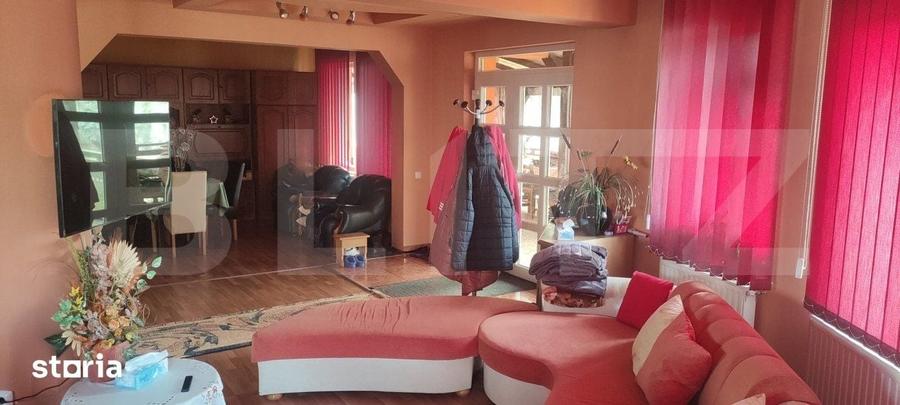 Casă cu 6 camere cu Teren 602 Mp în Nufărul