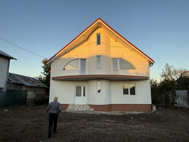 Casă cu 4 camere în Roata de Jos