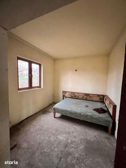 Casă cu 4 camere cu Teren 2244 Mp în Măciuca