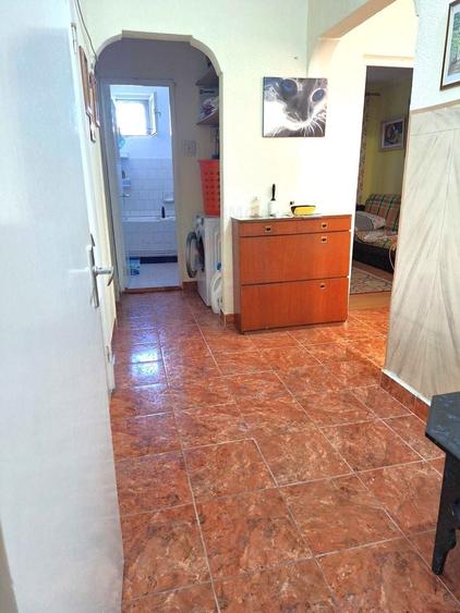 Apartament cu 3 camere decomandat, mobilat în Central
