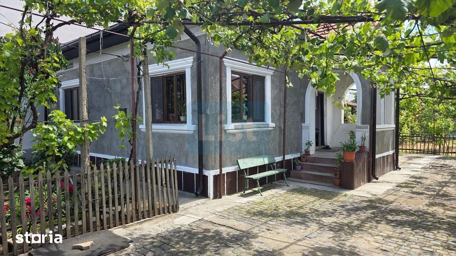 Casă cu 5 camere cu Teren 653 Mp în Central