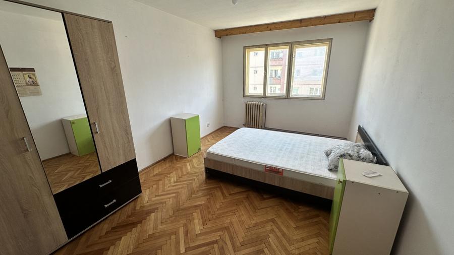 Apartament cu 4 camere, mobilat în Vasile Aaron