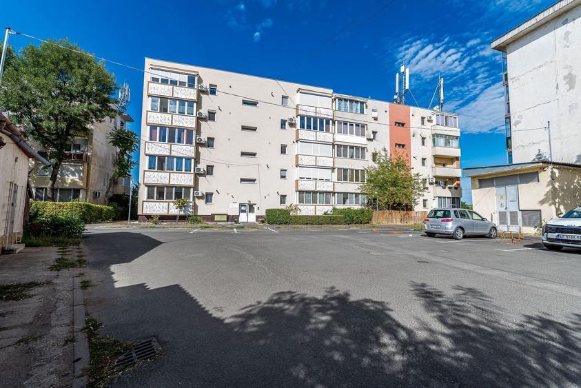 Apartament cu 3 camere decomandat în Confecții