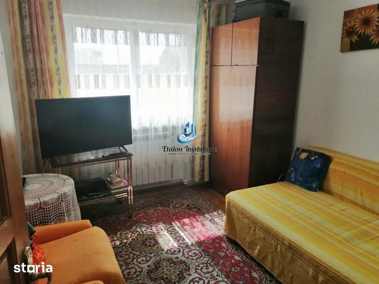 Apartament cu 3 camere decomandat în Est