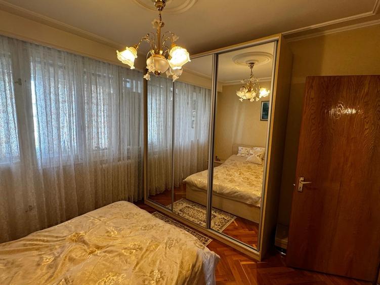 Apartament cu 3 camere semidecomandat în Bucur Obor