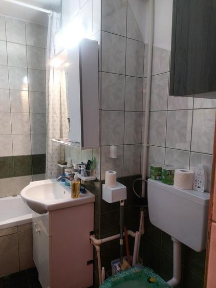 Apartament cu 3 camere decomandat în Bora