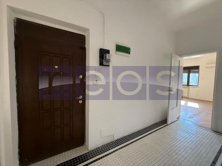 Apartament cu 5 camere semidecomandat, mobilat în Amzei