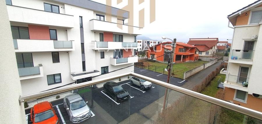 Apartament cu 3 camere semidecomandat, mobilat în Independenței