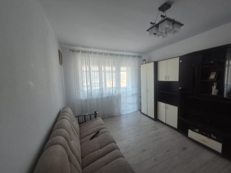 Apartament cu 3 camere decomandat, mobilat în Precista
